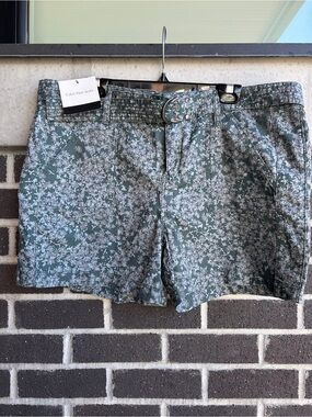 Calvin Klein Jeans Green Floral Belted Shorts / Size 16